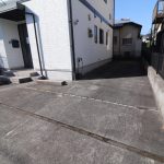 縦列3台可能の駐車場。追加で手前に軽1台駐車可能です