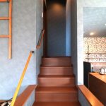 2.5階へつながる階段